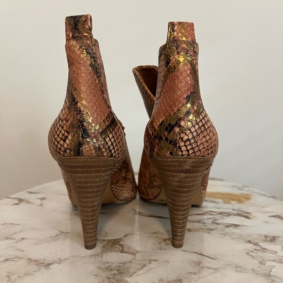 Vince Camuto Allanna Pink Snakeskin Size 9.5 Peeptoe Heels - Picture 4 of 10